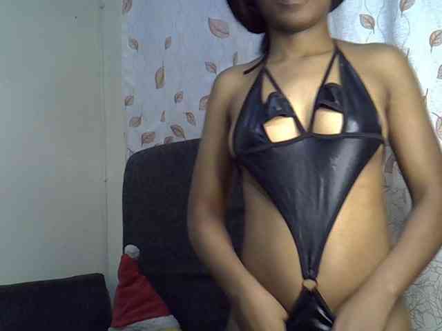 GoldenGoddess1 webcam