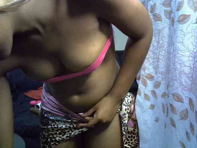 GoldenGoddess1 webcam