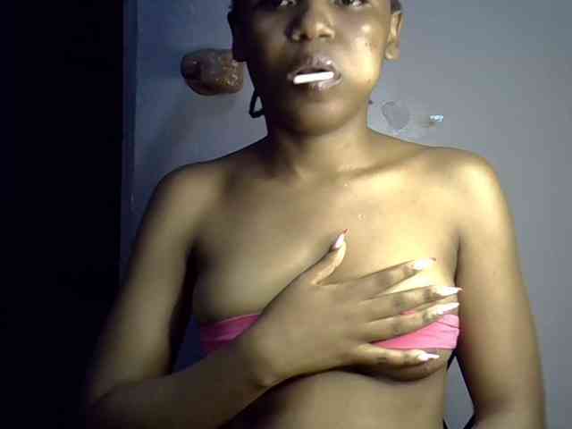 GoldenGoddess1 webcam