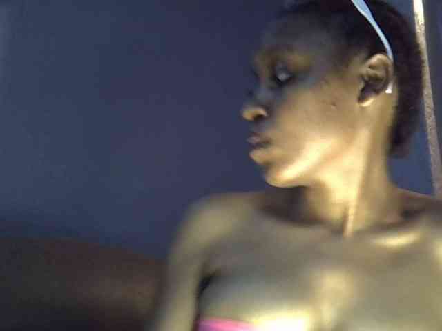 GoldenGoddess1 webcam