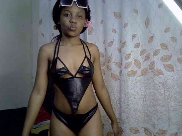 GoldenGoddess1 webcam