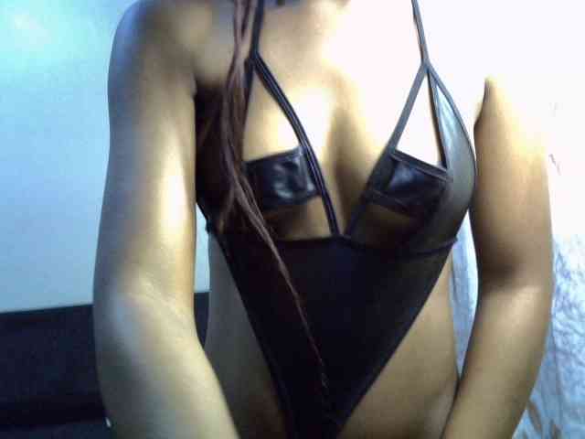 GoldenGoddess1 webcam