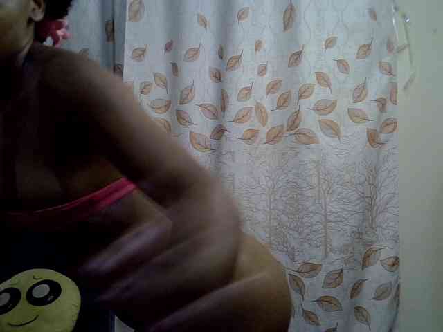 GoldenGoddess1 webcam