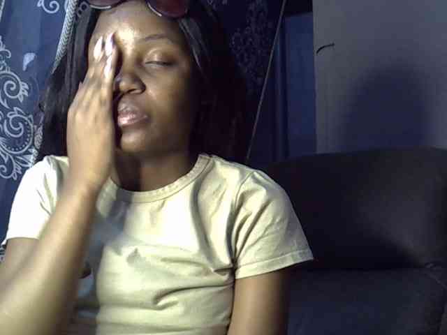 GoldenGoddess1 webcam