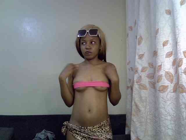 GoldenGoddess1 webcam