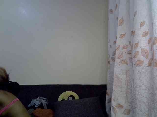 GoldenGoddess1 webcam