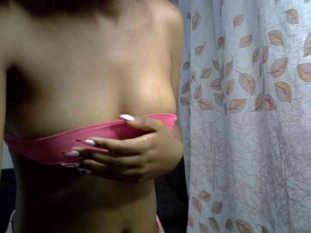 GoldenGoddess1 webcam