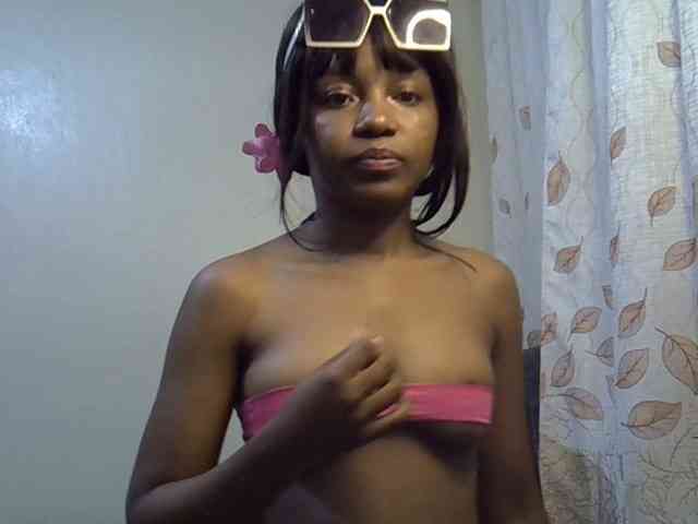 GoldenGoddess1 webcam