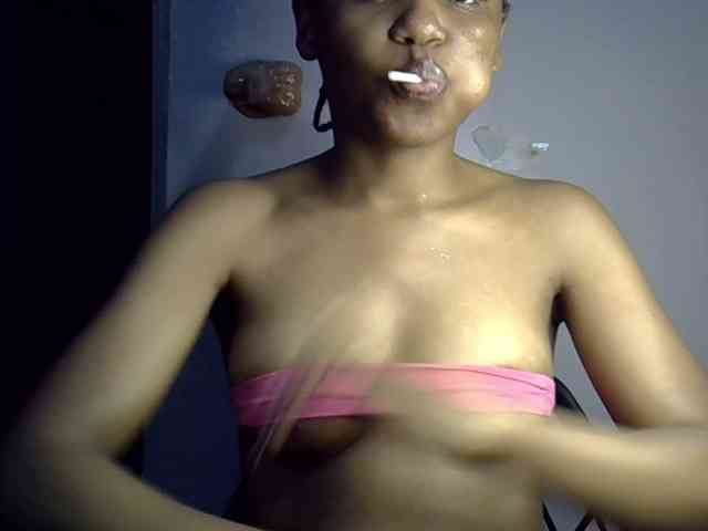 GoldenGoddess1 webcam