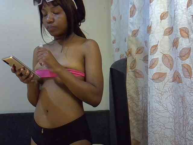 GoldenGoddess1 webcam