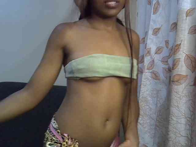 GoldenGoddess1 webcam