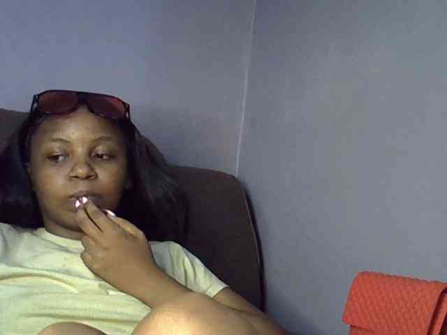 GoldenGoddess1 webcam