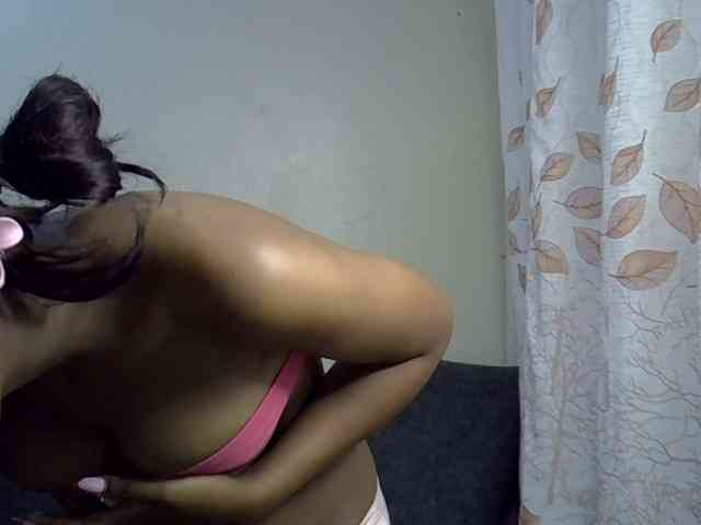 GoldenGoddess1 webcam