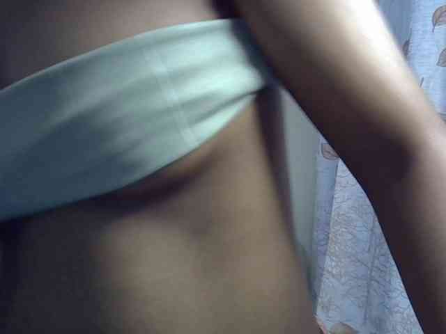 GoldenGoddess1 webcam