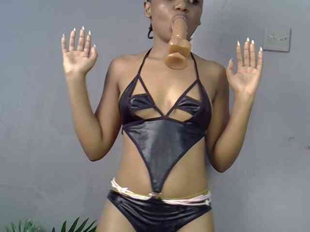 GoldenGoddess1 webcam