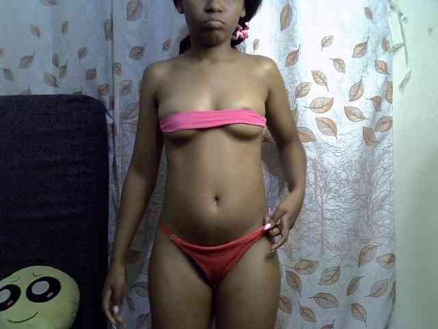 GoldenGoddess1 webcam