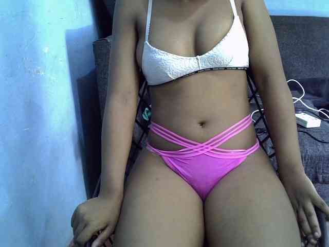 GoldenGoddess1 webcam