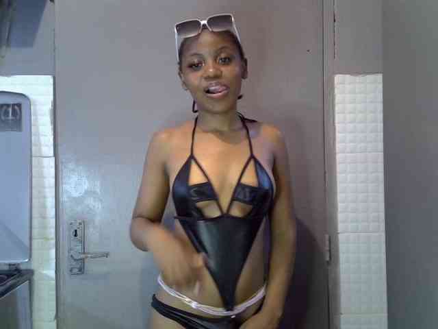 GoldenGoddess1 webcam