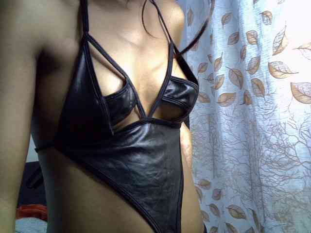 GoldenGoddess1 webcam