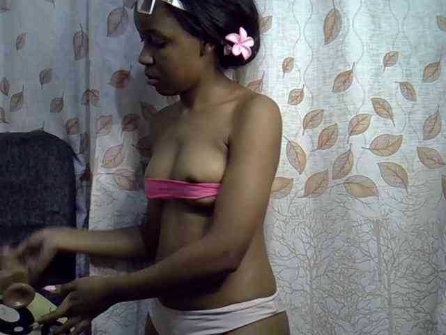 GoldenGoddess1 webcam