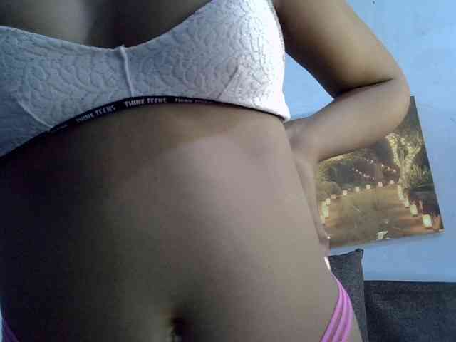 GoldenGoddess1 webcam