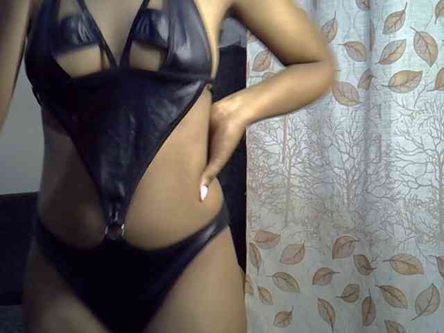 GoldenGoddess1 webcam