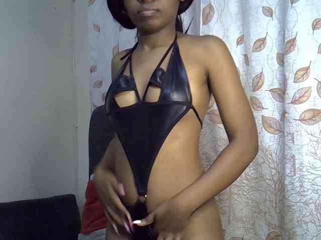 GoldenGoddess1 webcam