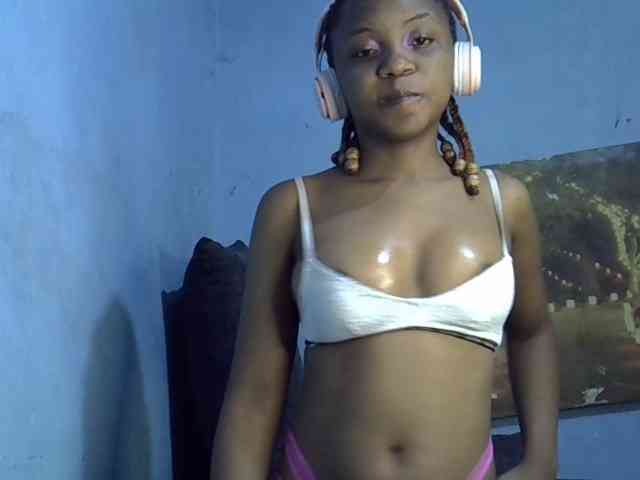 GoldenGoddess1 webcam