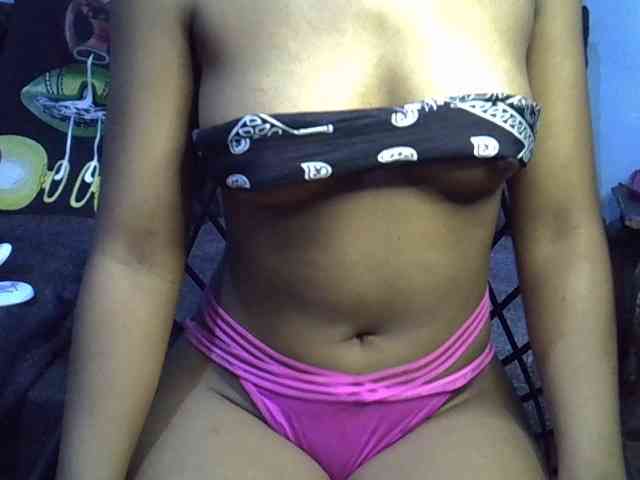 GoldenGoddess1 webcam