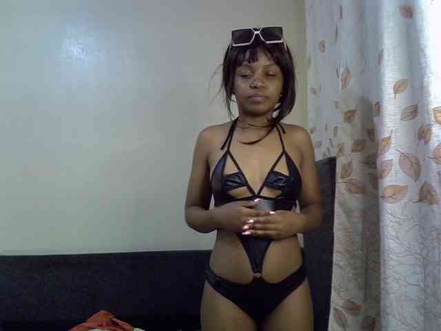 GoldenGoddess1 webcam