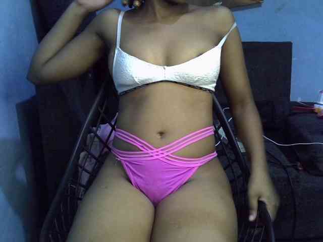 GoldenGoddess1 webcam