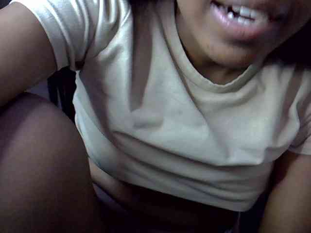 GoldenGoddess1 webcam