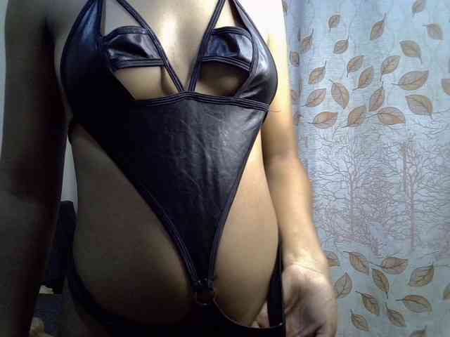 GoldenGoddess1 webcam