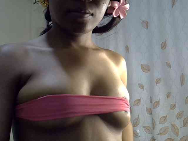 GoldenGoddess1 webcam