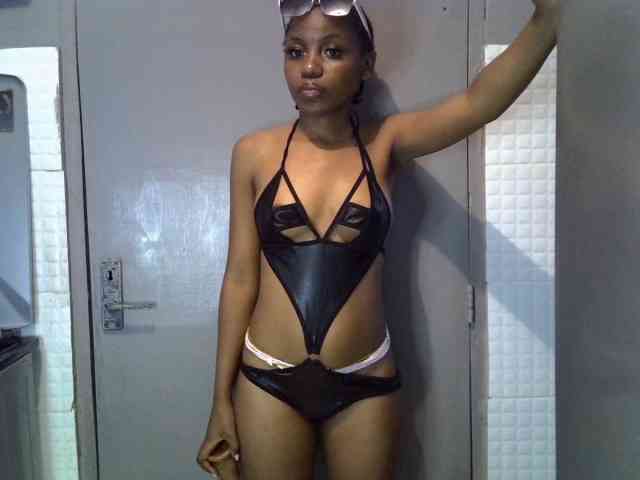 GoldenGoddess1 webcam