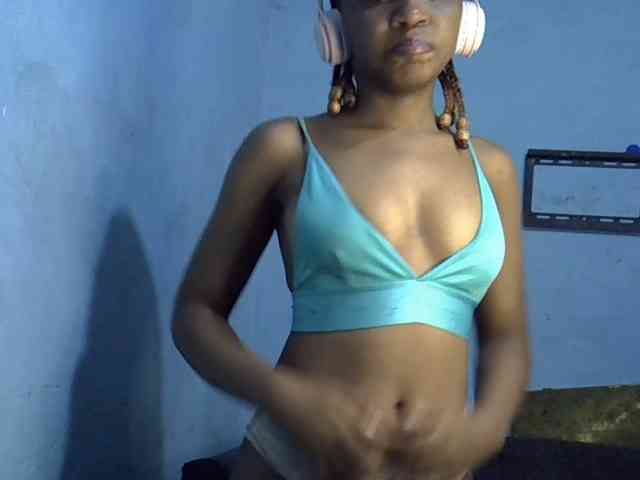 GoldenGoddess1 webcam