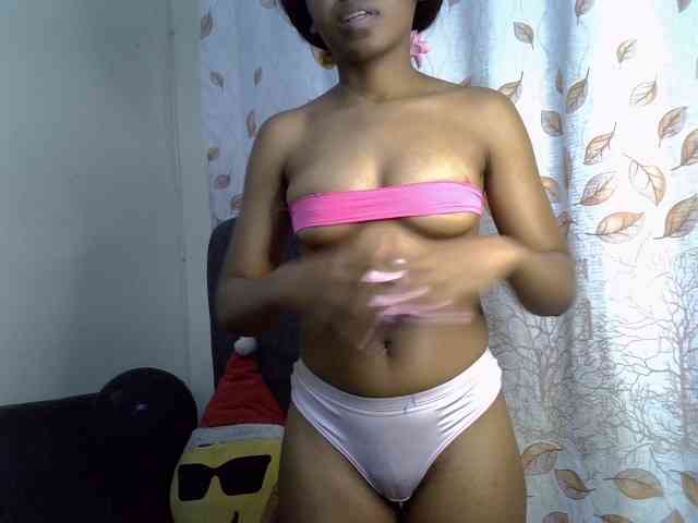 GoldenGoddess1 webcam