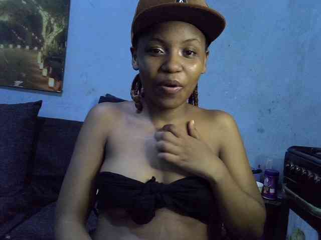 GoldenGoddess1 webcam