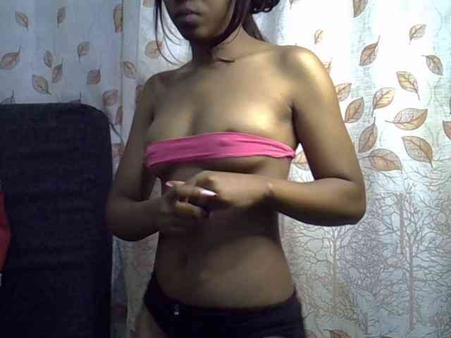 GoldenGoddess1 webcam