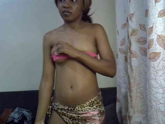 GoldenGoddess1 webcam