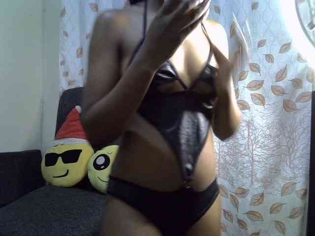 GoldenGoddess1 webcam