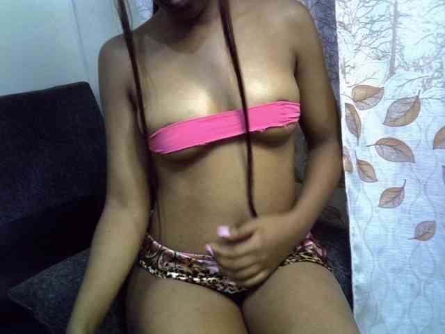 GoldenGoddess1 webcam