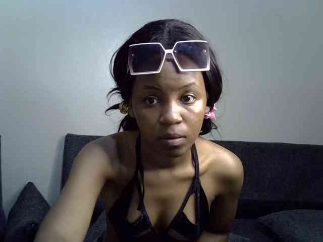 GoldenGoddess1 webcam