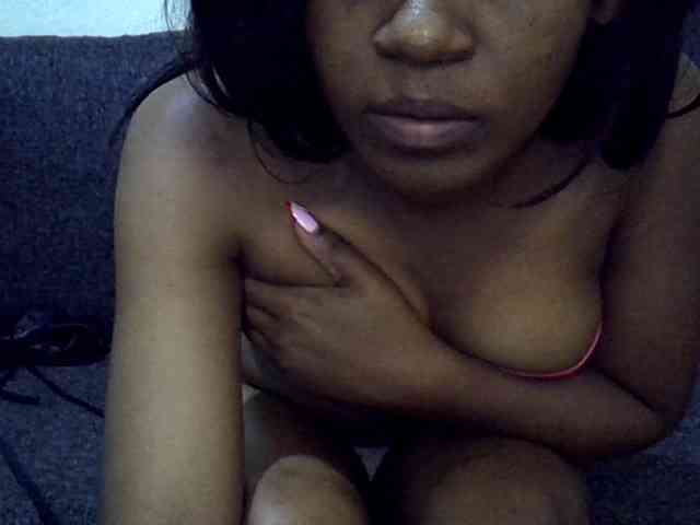 GoldenGoddess1 webcam