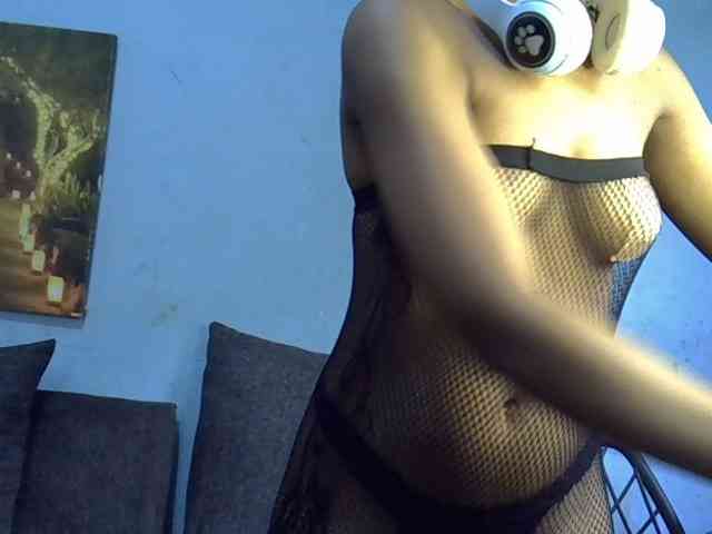 GoldenGoddess1 webcam
