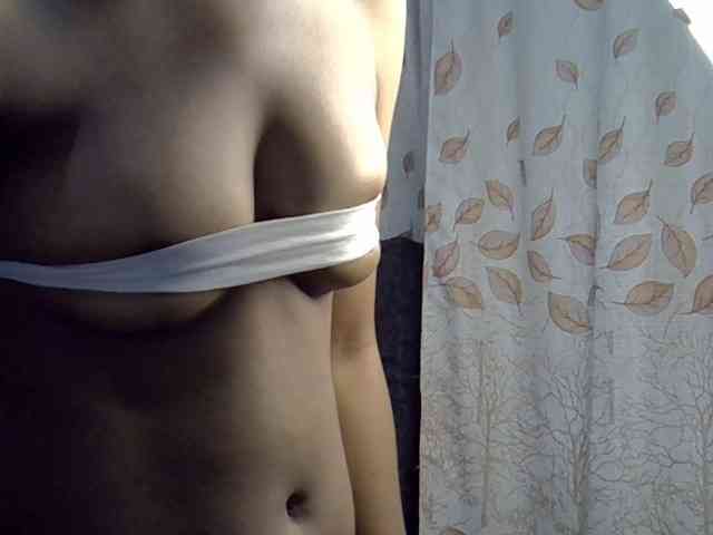 GoldenGoddess1 webcam