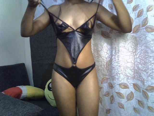 GoldenGoddess1 webcam