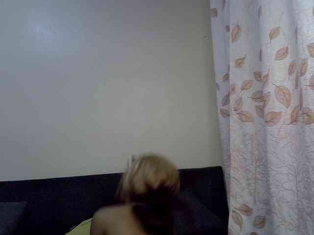 GoldenGoddess1 webcam