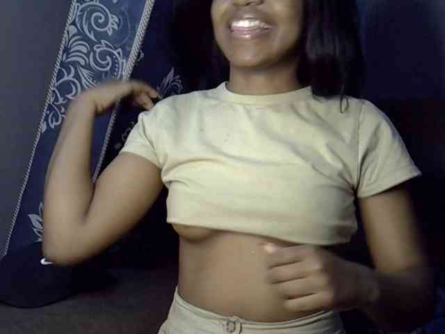 GoldenGoddess1 webcam