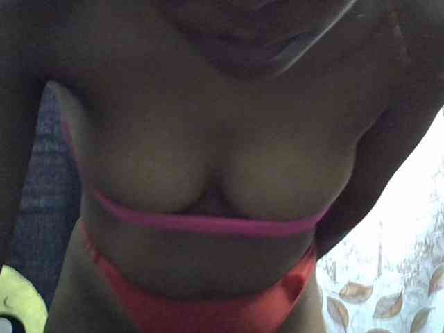 GoldenGoddess1 webcam